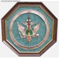 Настенные часы с эмблемой Министерства юстиции России